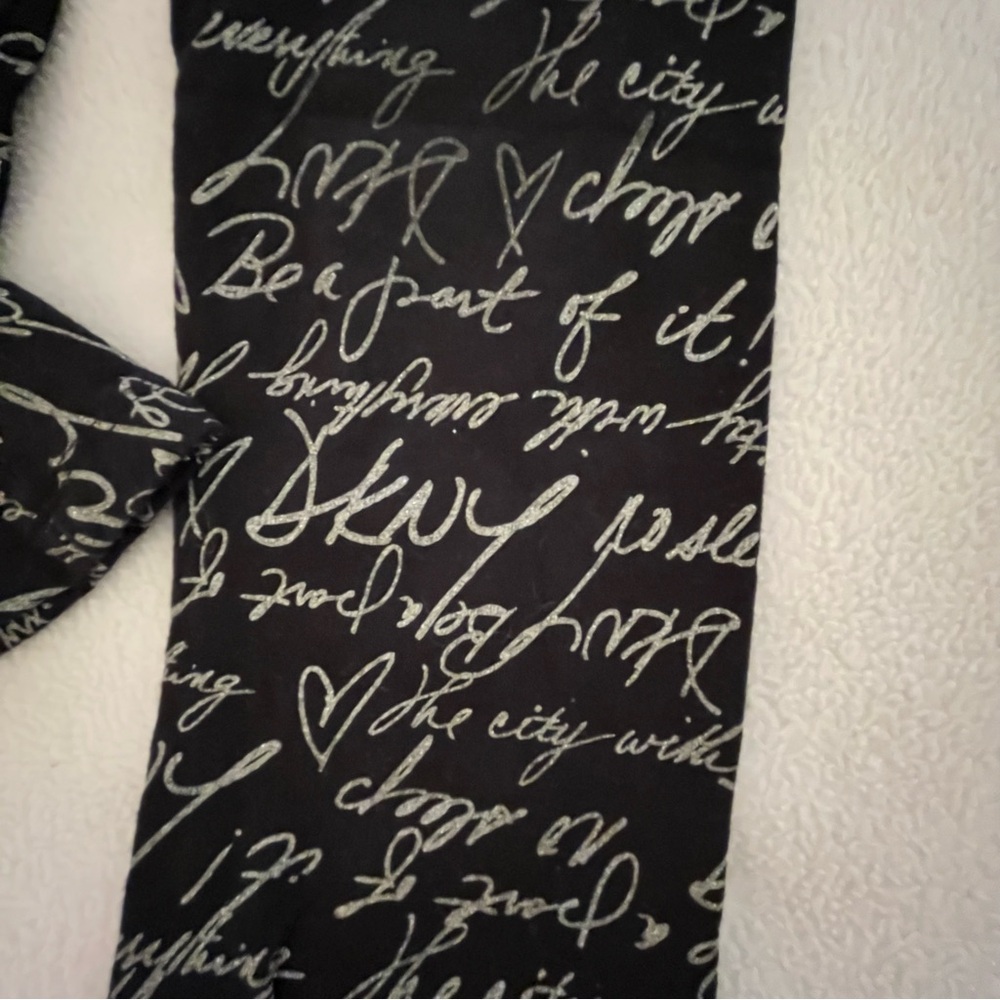DKNY Script Set - Picture 4 of 6